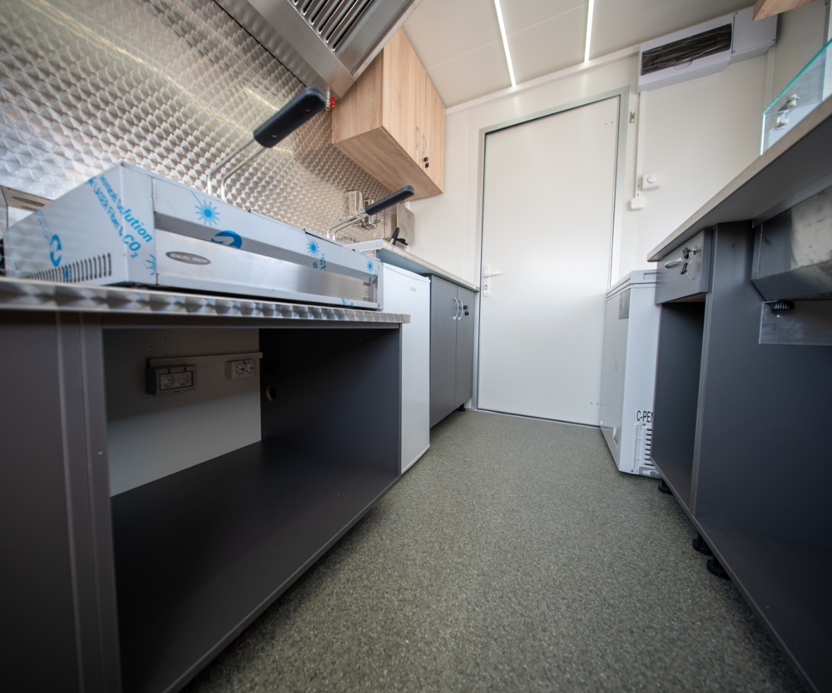 bufekocsi_3m_burger_foodtruck_foodtrailer_16