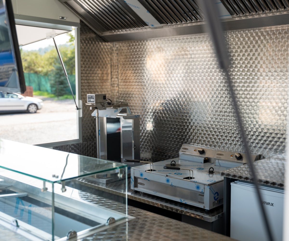 bufekocsi_3m_burger_foodtruck_foodtrailer_7
